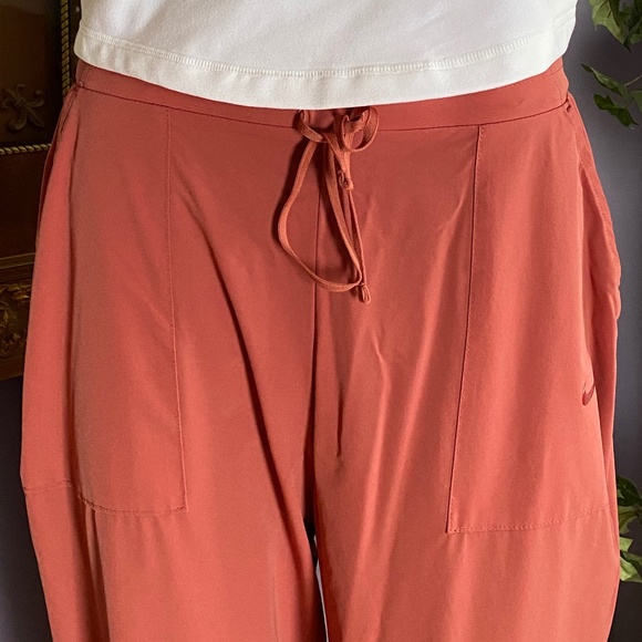 NIKE DRI FIT PANTS Large - Picture 2 of 2